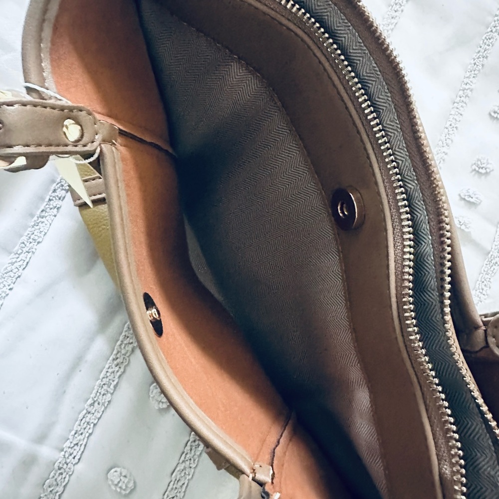 Beautiful olive Japanese handbag - Picture 7 of 8